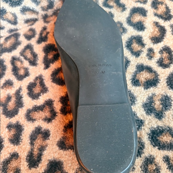 Black Leather Pointed Toe Flats: Great Condition - Picture 5 of 5